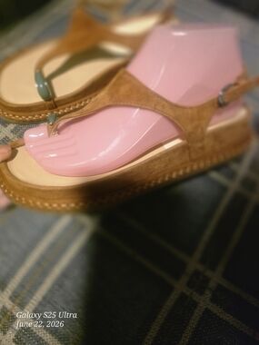 Dolce Vita Brown Suede Platform Thong Sandals